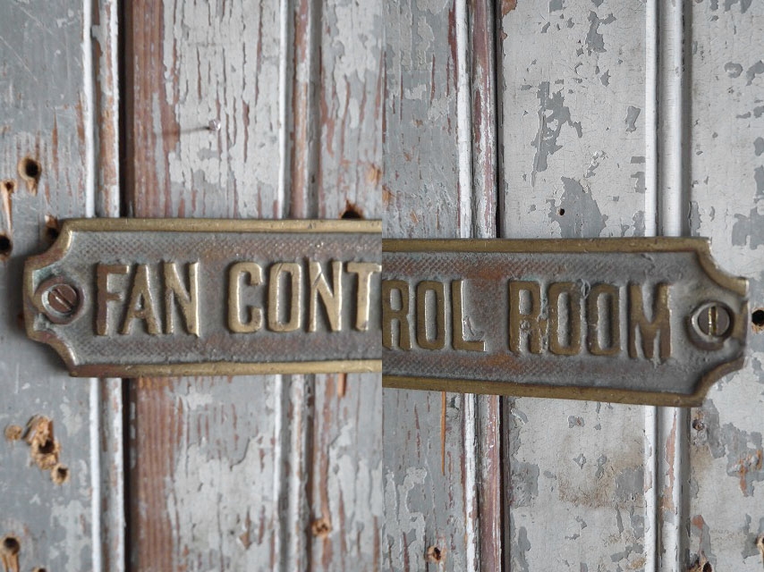 画像: アンティーク　FAN CONTROL ROOM　ブラスプレート